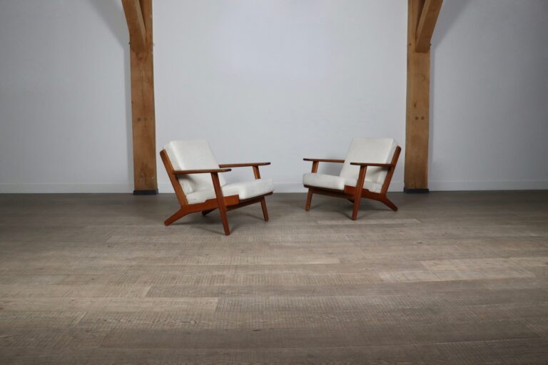 Pair of GE290 Armchairs in bouclé by Hans Wegner for Getama, Denmark, 1950s