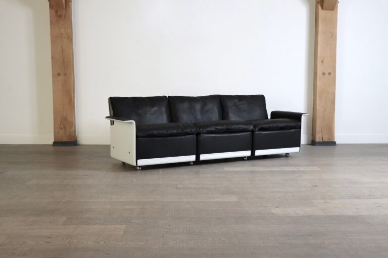 Dieter Rams Model 620 three Seater Sofa in black Leather For Vitsoe 1980s