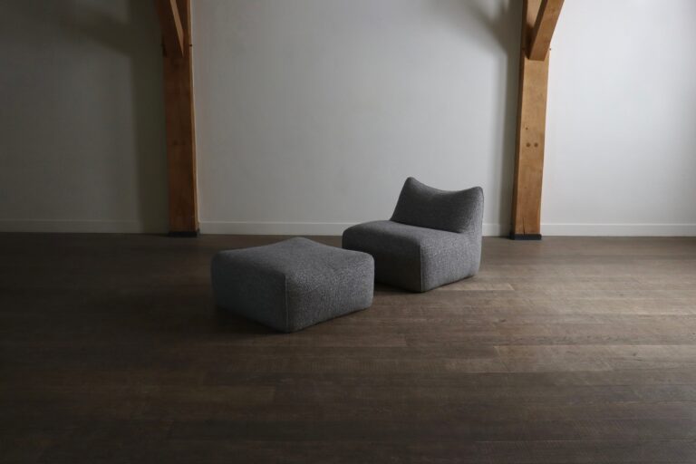 Le Bambole Lounge chair with ottoman in bouclé By Mario Bellini For B&B Italia, 1970s